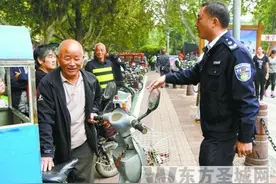 城管队员：节假日整治频次增加图片