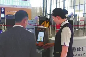在昆明乘火车可“刷脸”进站，比人工识别效率更高图片