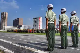 「红门“新”语」“银”盔闪耀｜纠察叫你一声，你敢答应么？图片