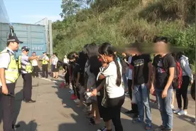 核载44人实载76人 这辆“送学”大客车太任性图片