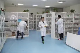 药师们不仅是抓药，看看海阳人民医院药剂科！图片