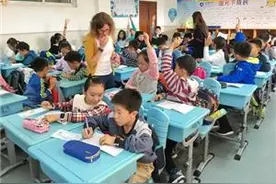 外国教师走进山师附小课堂进行语言交流图片