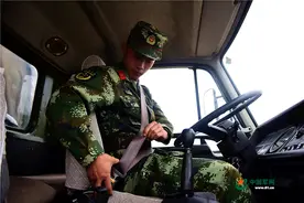 实拍兵哥驾考 想开军车真的没那么简单图片