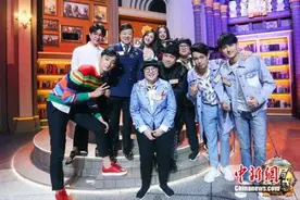 明星也玩王者荣耀 于小彤被曝用女生照片当头像图片