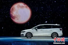 售价14.49-16.69万元 高档中型MPV别克GL6上市图片