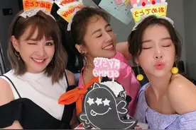 鬼鬼吴映洁生日与闺蜜合影 嘟嘴搞怪卖萌超可爱图片
