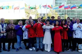 华人华侨及国际友人共同在联合国展示中国太极文化图片