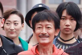 专访｜陈勋奇给自己贴了两个标签，“笨蛋”和“侠客”图片