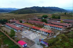 教育扶贫带来希望：国家补助贫困生 学校午餐加鸡腿图片