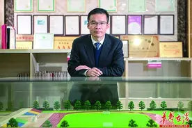 钟高明：敢对“毒跑道”说不 是商人更是善心企业家图片