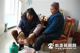 蚌埠：养女悉心照料年迈母亲 一片孝心走过半个甲子图片
