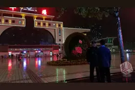 15岁留守男孩不满舅舅管束离家出走，身无分文被民警及时救助图片