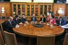 马云在莫斯科大学开讲：年轻人就是未来的解决方案图片