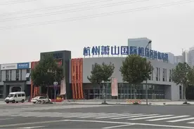 萧山机场柯桥航站楼今日正式启用，内部长啥样？小布为你抢先看图片