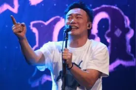 那英退出《新歌声》因为黑幕？陈奕迅回应：是谣言图片