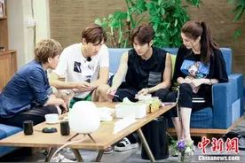 《青春旅社》王源晋升“主厨”学做拉面图片