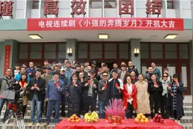 “奔腾岁月”李宗翰演绎民企版“不死小强”图片