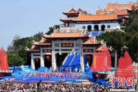 中央电视台“心连心”艺术团在“妈祖故里”慰问演出图片
