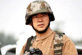 军事摄影家岳恒冰：聚焦一线官兵，收获最质朴的感动和炽热图片