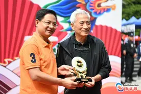 第十六届“万胜杯”龙舟赛：新会玉湖上演“九龙”竞渡图片