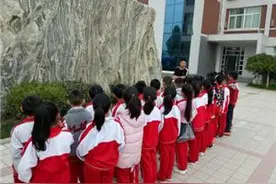 鸡山小学：“泰山景观石”前语文课堂的延伸图片