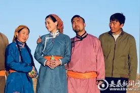 《片警宝音》正式杀青 陈维涵展现“塞上之花”别样风情图片