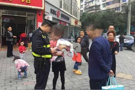 夫妻面馆里吵架闹分手 一赌气亲娃丢给老板图片