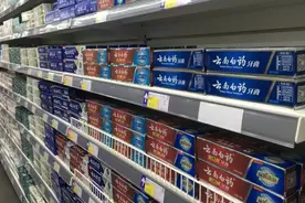 破案｜云南白药、高露洁、黑人……10万余支假冒品牌牙膏被查获 你正用的牙膏有问题吗？图片