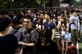 未来可能只有两种人：玩手游的人和不玩手游的人图片