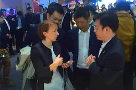 现场体验刷脸解锁 果粉一睹iPhone X真容图片