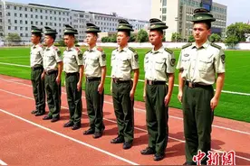 浙江海警官兵“烧烤训练”砺精兵 维护辖区一方平安图片