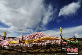 四川阿坝藏区见闻：一个藏族村庄的“致富路”图片