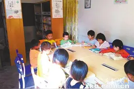 山区“飞”来无人机 留守儿童体验飞行乐趣图片