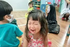 意思｜去年万圣节扮成无脸男的那个小朋友，今年换了新造型……图片