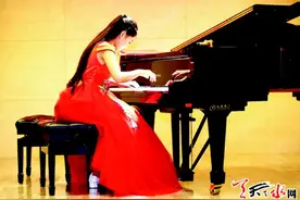 甘谷12岁女孩与意大利钢琴家深圳大剧院同台演奏图片