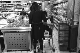 记者调查丨超市购物车变身儿童车安全吗？图片