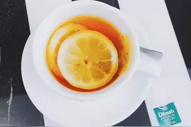 食间站亭，嘿，抬头！图片