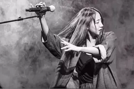 「听歌」陈粒《易燃易爆炸》图片