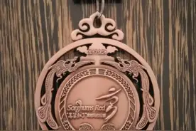 2017红高粱影视城杯“高粱红了”高密半程马拉松赛奖牌抢先看图片