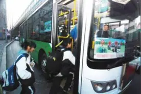好消息！10日前，达城公交车站牌将统一更换，重点学校晚自习后有车接送师生图片