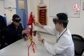 混合现实全息影像技术（MR）在华中地区首次用于大血管手术图片