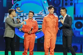 110秒|太拼！高峰为拍戏眼底出血 于小彤累到在水中睡着图片