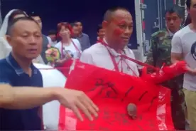 实拍湖南常德一场真实婚礼，恶搞公公那一幕让人尴尬了图片