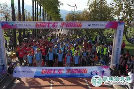恒丰银行昆明分行举行七周年行庆活动 暖冬物资送老勐苦竹林小学图片