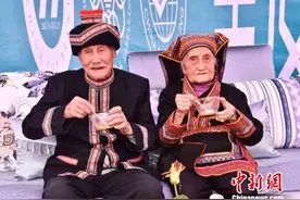 广西恭城百岁老人为瑶家“油茶”代言图片