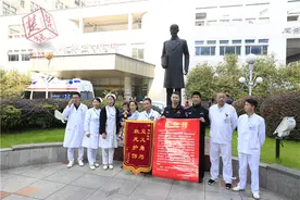 刚刚，高速警察从仙桃来武汉同济、协和两医院，各送了一封感谢信！图片