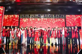 胡歌称与孙红雷张嘉译合作压力大 被夸照顾新人图片