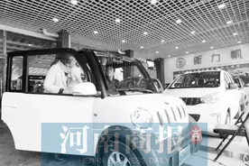 低速四轮电动车成年轻人新宠 越来越多的80后选择购买图片