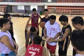 习近平提到的老挝男篮主帅是谁：孙伟，一名上海的篮球志愿者图片