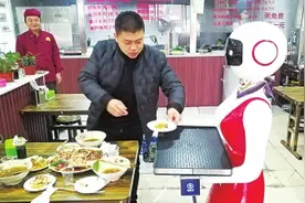 周口一面馆5万元买进3台机器人 老板：比工人成本低图片